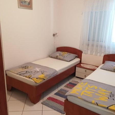 Apartmani Ana Вир Екстериор снимка