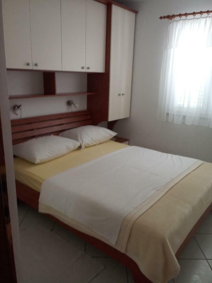 Apartmani Ana Вир Екстериор снимка