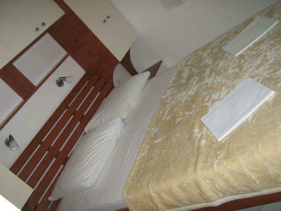 Apartmani Ana Вир Екстериор снимка