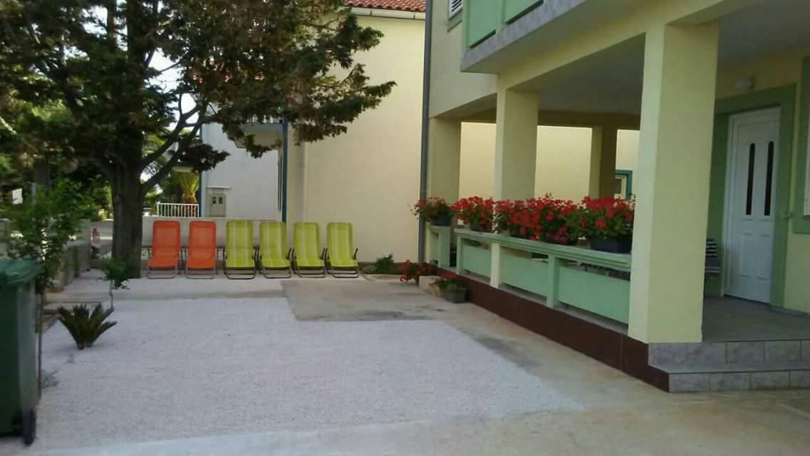 Apartmani Ana Вир Екстериор снимка