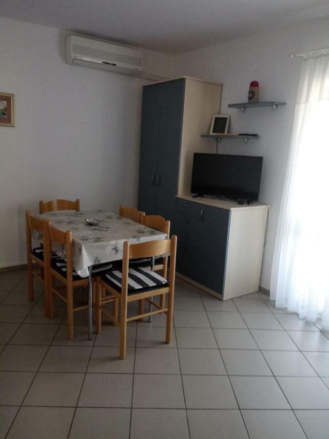 Apartmani Ana Вир Екстериор снимка