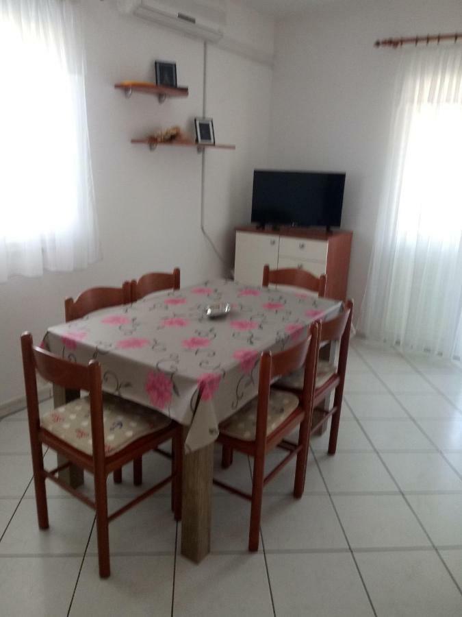 Apartmani Ana Вир Екстериор снимка