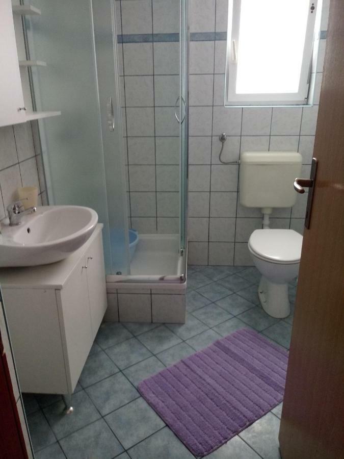 Apartmani Ana Вир Екстериор снимка