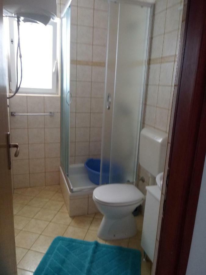 Apartmani Ana Вир Екстериор снимка