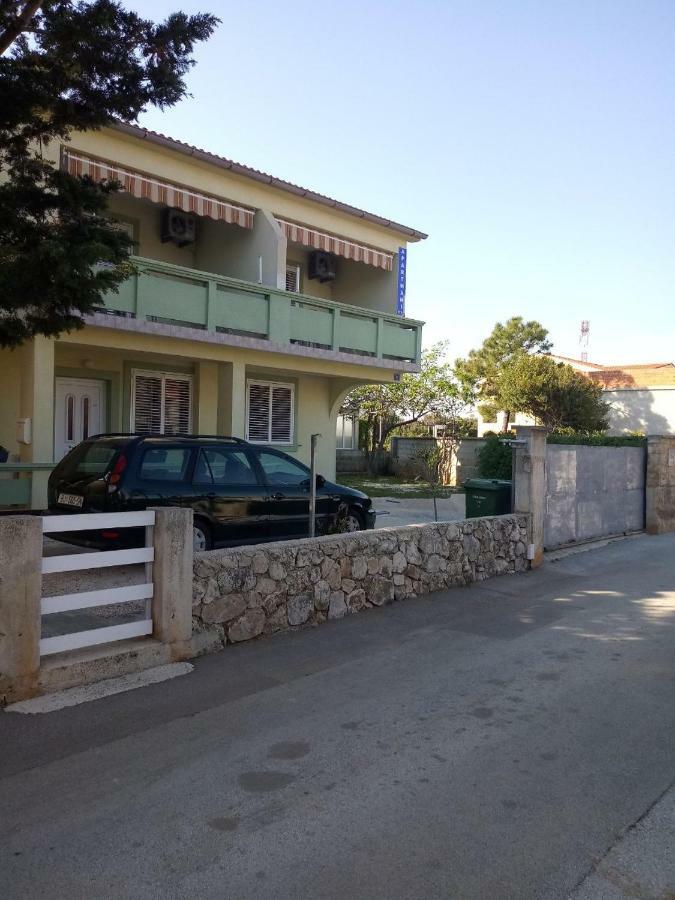 Apartmani Ana Вир Екстериор снимка